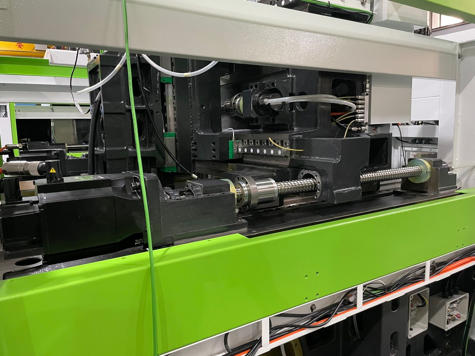 Hoe dual drive technologie de nauwkeurigheid van 5-assige machines transformeert